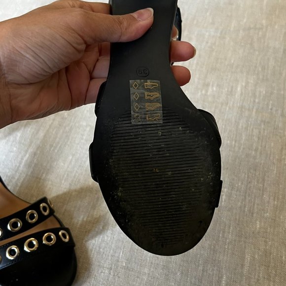 Le Chateau Black Leather heels with grommets/metal eyelet Size 9 - Picture 7 of 15